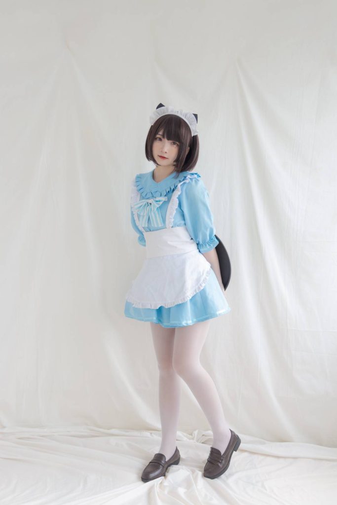 图片[1]-蓝白女仆装少女，软萌可爱超戳心。-桃雾阁